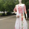 सफ़ेद लाल सूती लहंगा